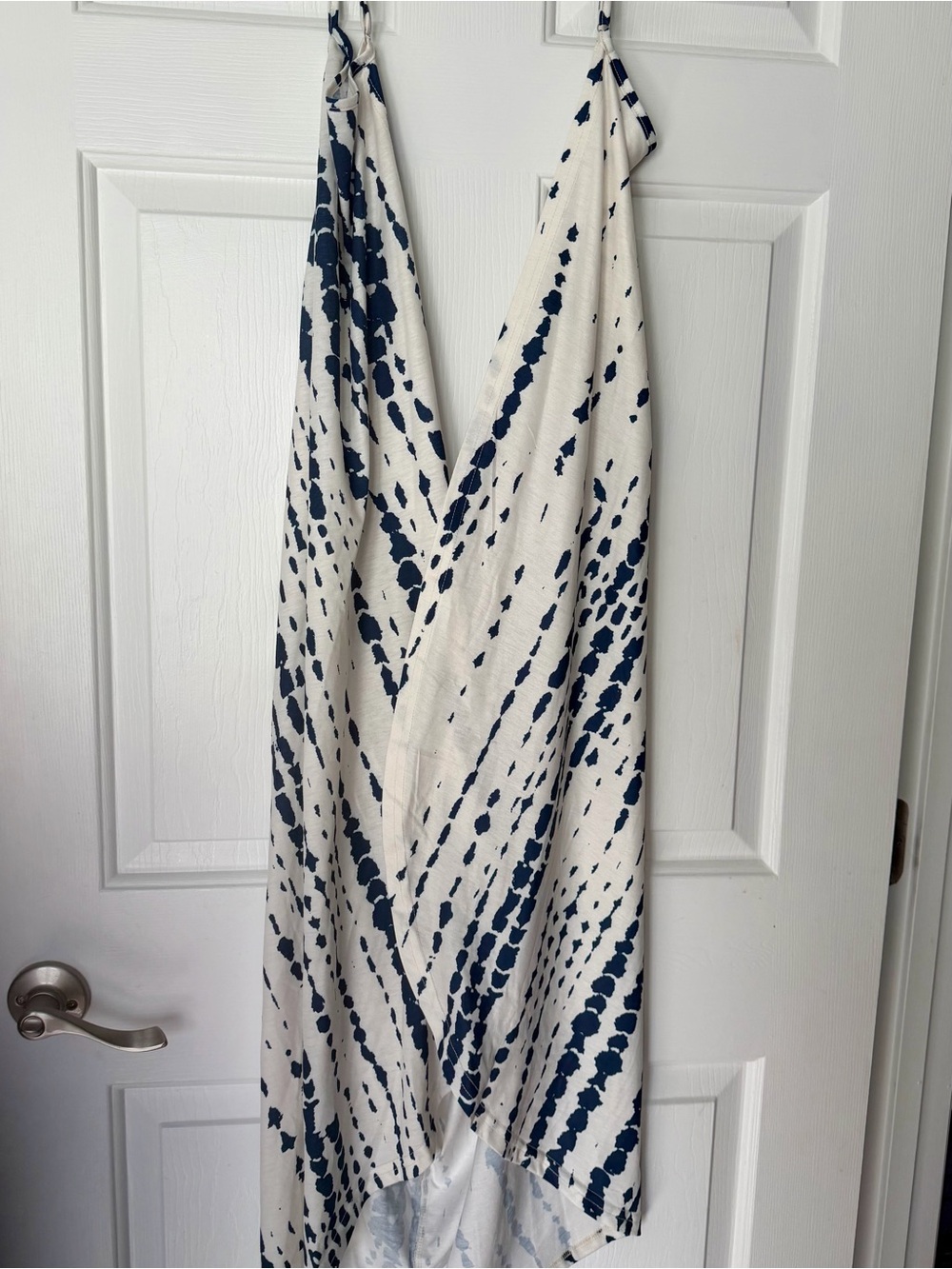 Cupshe White & Navy Tie-Dye V-Neck Swim Coverup